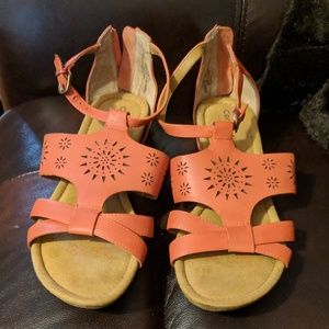 Comfortiva leather sandals 8.5W